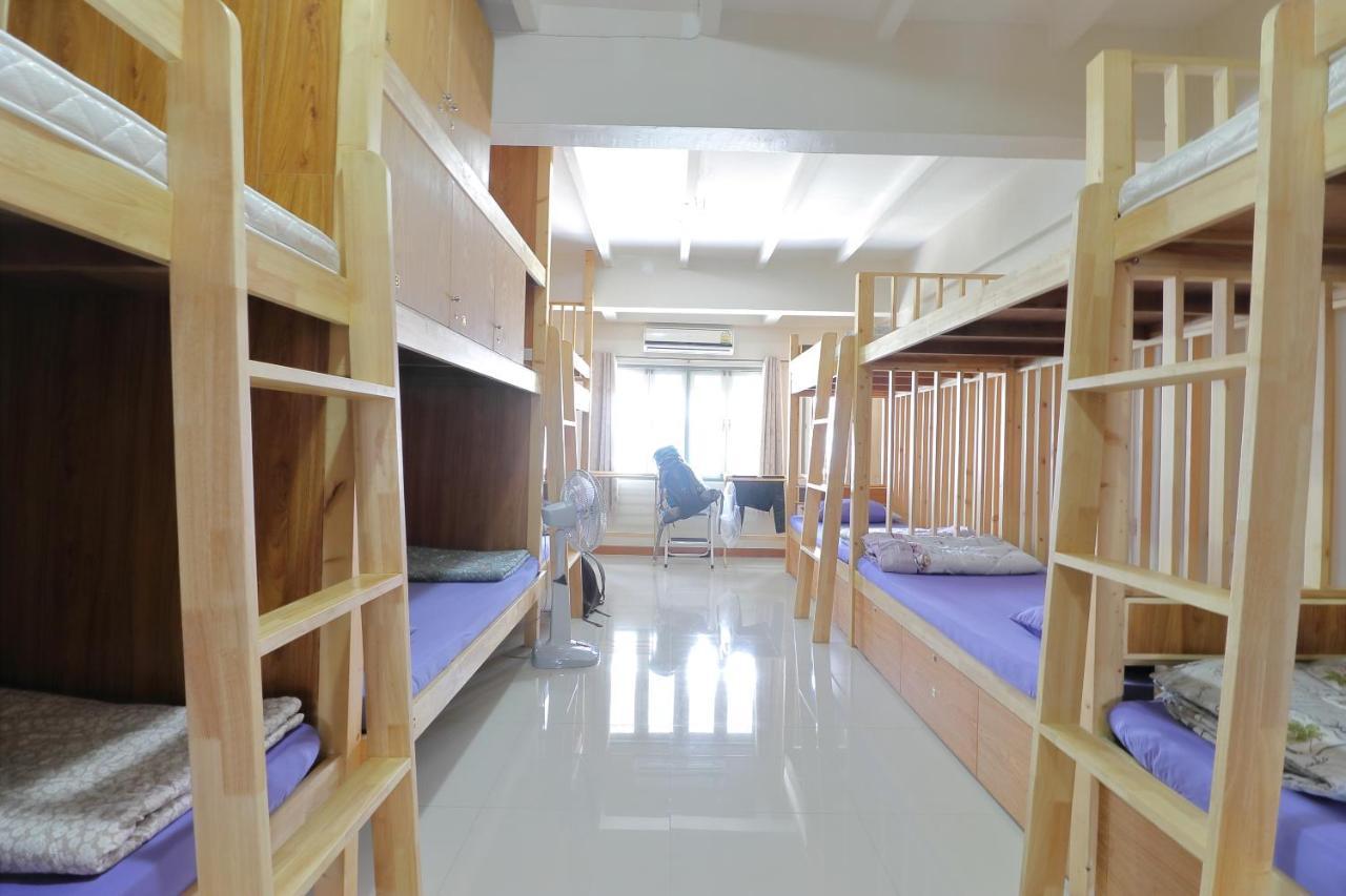 Saen Sabai Hostel Bangkok Exterior foto